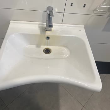 Opet Ağrı Merkezdeki Tuvaletlerin Hijyen Sorunu