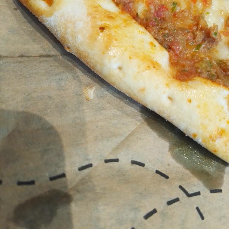 Kıymasız Ve Yarı Pişmemiş Pide Şikayeti
