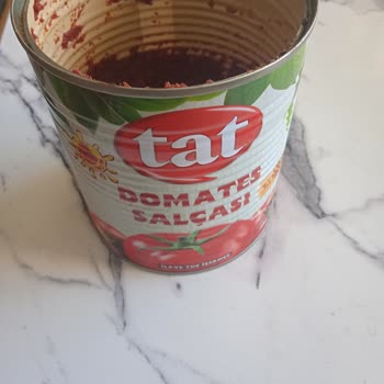 Simsiyah Domates Salçası Lezzetini Bozdu, Sağlık Endişesi Yaratıyor