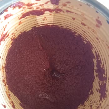 Simsiyah Domates Salçası Lezzetini Bozdu, Sağlık Endişesi Yaratıyor