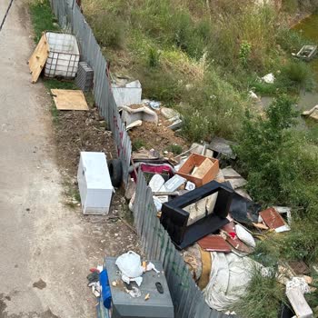 Yıldıray Sokakta Çöplerin Birikmesi Ve Temizlik İhmali