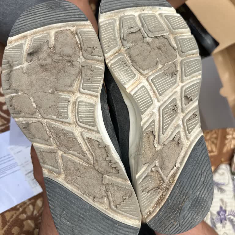 Skechers Ayakkabısının Tabanında Derin Soyulmalar Nedeniyle Değişim Veya İade Talebi