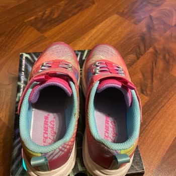 Az Kullanılan Skechers Çocuk Ayakkabısında Işık Arızası