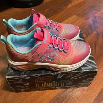 Az Kullanılan Skechers Çocuk Ayakkabısında Işık Arızası