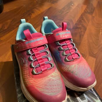 Az Kullanılan Skechers Çocuk Ayakkabısında Işık Arızası