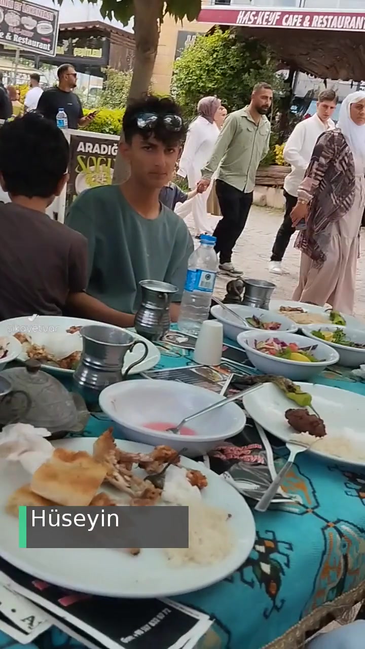 Has-Keyf Cafe Ve Restaurant Pişmanlıktır, Servis Ve Yemekler Çok Kötü videonun kapak resmi