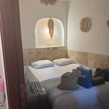 Rutubetli Ve Kötü Kokulu Oda Nedeniyle Otelden Çıkıp İade Talep Ettik