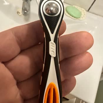 Migros’tan Aldığım Bic Flex 5 Hybrid Bıçakta Cilt Tahrişi Ve Kanama