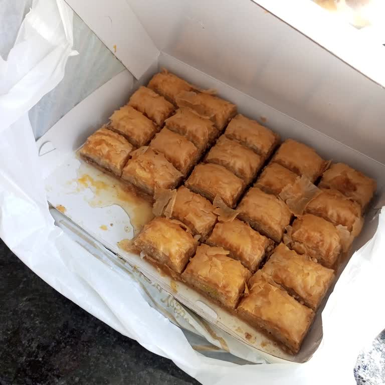 Kapaklı Şubesinde Bayat Baklava Şikayeti