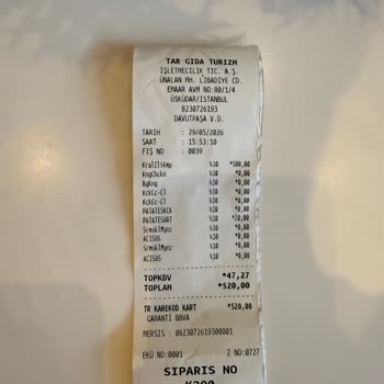 Burger King'de Hamburgerden Canlı Kurt Çıkması Nedeniyle Hijyen Skandalı Ve Yetersiz Özür