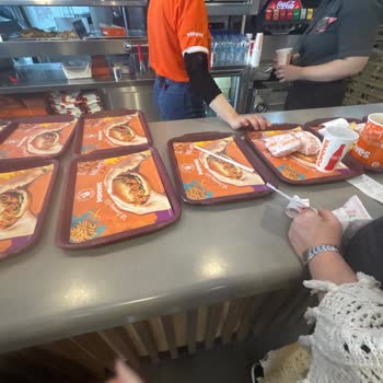Popeyes Bağcılar Meydan Şubesinde Hijyen Eksikliği Ve Saygısız Personel Davranışı
