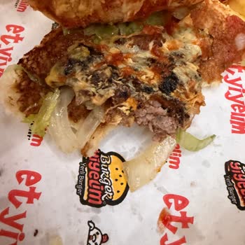 Yanık Ve İyi Pişmemiş Hamburgerler Nedeniyle Ödediğim Ücretin İadesini Talep Ediyorum