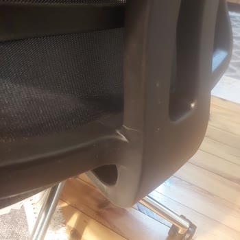 Yeni Alınan Koltuğun Arka Dayanma Kısmında Erken Çatlak Oluşumu