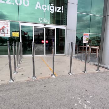 Engelliler İçin Uygun Olmayan Bariyer Sistemi Mağaza Çıkışında Büyük Sorun Yaratıyor