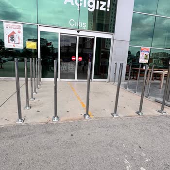 Engelliler İçin Uygun Olmayan Bariyer Sistemi Mağaza Çıkışında Büyük Sorun Yaratıyor