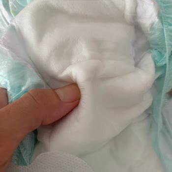 Bebek Bezinde Sert Plastik Parçalar Bulunması
