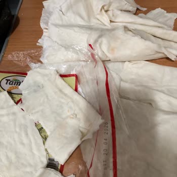 Tamköy Yufkasının Birleşik Ve Kullanılamaz Olması Müşteriyi Mahcup Bıraktı