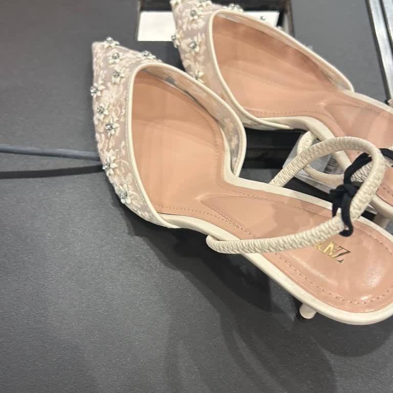 Zara'da 1 Saat Bekletilme Ve Kaba Personel Tutumu