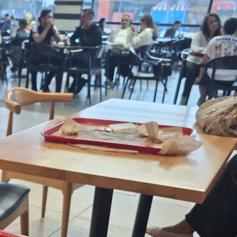 Terra Pizza Konya Şubesinde Masanın Temizlenmemesi Ve Saygısız Personel Davranışı