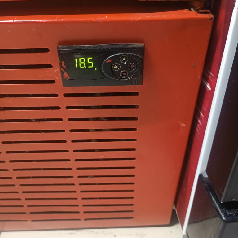 Coca Cola Soğutmayan Dolap Değişim Talebi Ve Uzun Süreli Mağduriyet