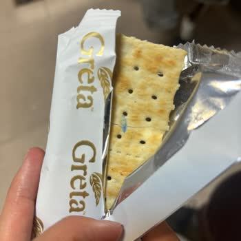 Şölen Greta Kraker İçinde Plastik Parça Bulunması Ve Cevapsız Şikayet