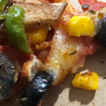 Pizza’da Saç Bulunması Hijyen Ve Sağlık Endişesi Yarattı