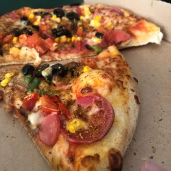 Pizza’da Saç Bulunması Hijyen Ve Sağlık Endişesi Yarattı