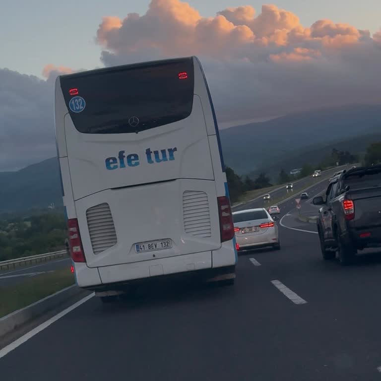 Efe Tur Otobüs Şoförünün Agresif Davranışı Can Güvenliğimizi Tehlikeye Attı