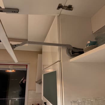Samet 700 N Pistonlu Mutfak Dolabı Mekanizması Arızalı Ve Değişim Talebi