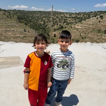 WhatsApp Durum Paylaşımlarında Fotoğraf Kalitesi Düşüşü İPhone 16 Pro Max'te