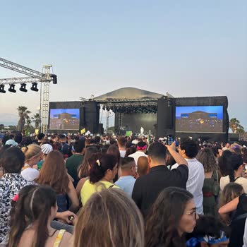 Son Dakika Mekan Değişikliği Ve Aşırı Kalabalık Plajda Konforsuz Konser Şikayeti