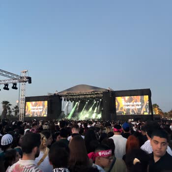 Son Dakika Mekan Değişikliği Ve Aşırı Kalabalık Plajda Konforsuz Konser Şikayeti