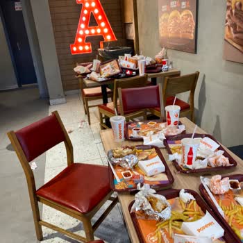 Popeyes Marmaris Şubesinde Hijyen Ve Temizlik Eksikliği