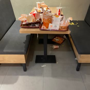 Popeyes Marmaris Şubesinde Hijyen Ve Temizlik Eksikliği