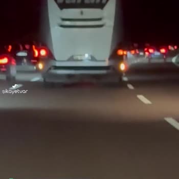 Varan Turizm Yolcu Otobüsü Yolcuları Ve Trafiği Tehlikeye Atıyor