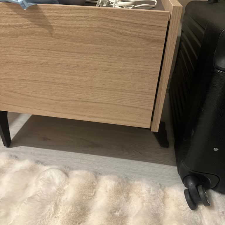 Kırık Komodin Ayağı Ve Eksik Baza Aparatları İçin Acil Çözüm Talebi