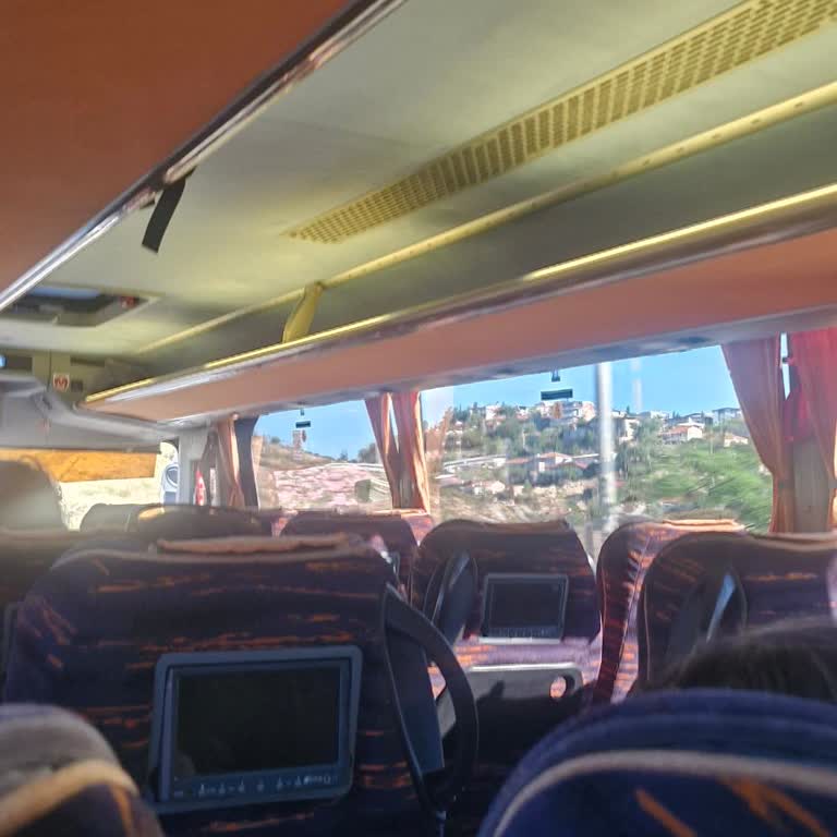 Alaçatı Terminaline Girmeyen Otobüs Yolcuları Karışıklığa Sürükledi