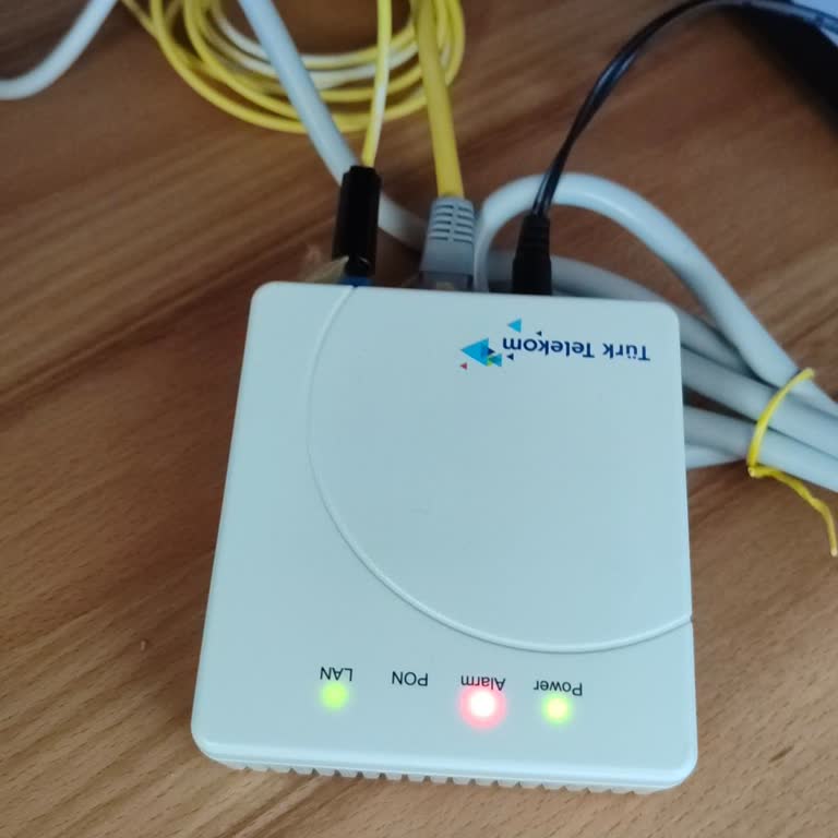 Türk Telekom'dan Soketlerin Sökülmesi Nedeniyle İnternetsiz Kalan Müşteri Acil Teknik Ekip Talep Ediyor