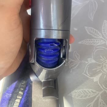 Dyson V12 Absolute Başlık Lastiği Kullanıcı Hatası Olmadan Yırtıldı Ve Garanti Talep Ediliyor