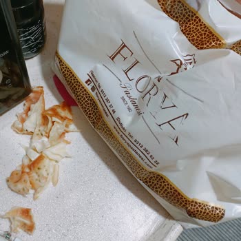Küflü Börek Satın Aldım Ve Güvenim Sarsıldı