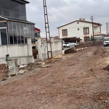 Karşıyaka Mahallesinde Asfalt Ve Kaldırım Eksikliği Çamur Ve Çukurlarla Mücadeleyi Zorlaştırıyor