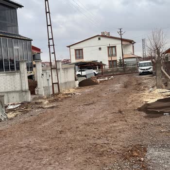 Karşıyaka Mahallesinde Asfalt Ve Kaldırım Eksikliği Çamur Ve Çukurlarla Mücadeleyi Zorlaştırıyor