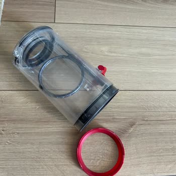 Dyson V15 Toz Haznesi Kırmızı Parçası Düşerek Kullanılamaz Hale Geldi