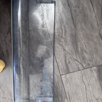 Vestel Buzdolabının Derin Dondurucu Kapağı Kendi Kendine Kırıldı, Ücretsiz Değişim Talebi