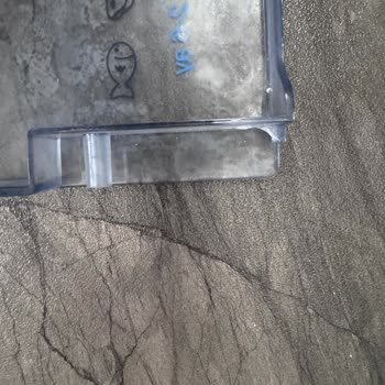 Vestel Buzdolabının Derin Dondurucu Kapağı Kendi Kendine Kırıldı, Ücretsiz Değişim Talebi