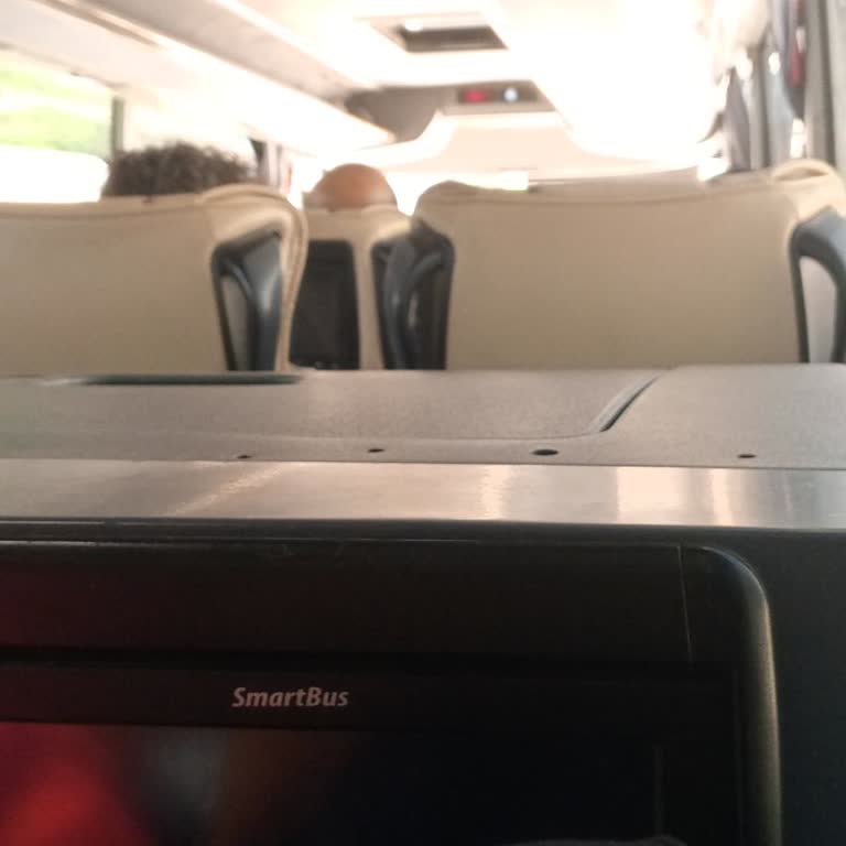 Eski Otobüs, Yetersiz Konfor Ve İlgisiz Personel