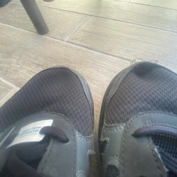 Kısa Sürede Dikiş Sökülmesi Ve Yırtılma Yaşadığım Skechers Ayakkabının Ayıplı Olduğu
