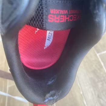 Kısa Sürede Dikiş Sökülmesi Ve Yırtılma Yaşadığım Skechers Ayakkabının Ayıplı Olduğu