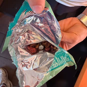 Starbucks Kuruyemiş Paketi İçinde Vida: Güvenlik Ve Hijyen Endişesi