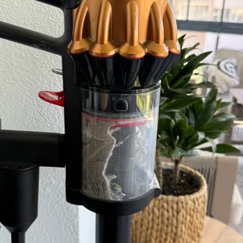 Dyson V16 Süpürge Tozları Başlığın Arkasında Biriktiriyor Ve Servis Sorunu Tespit Edemedi